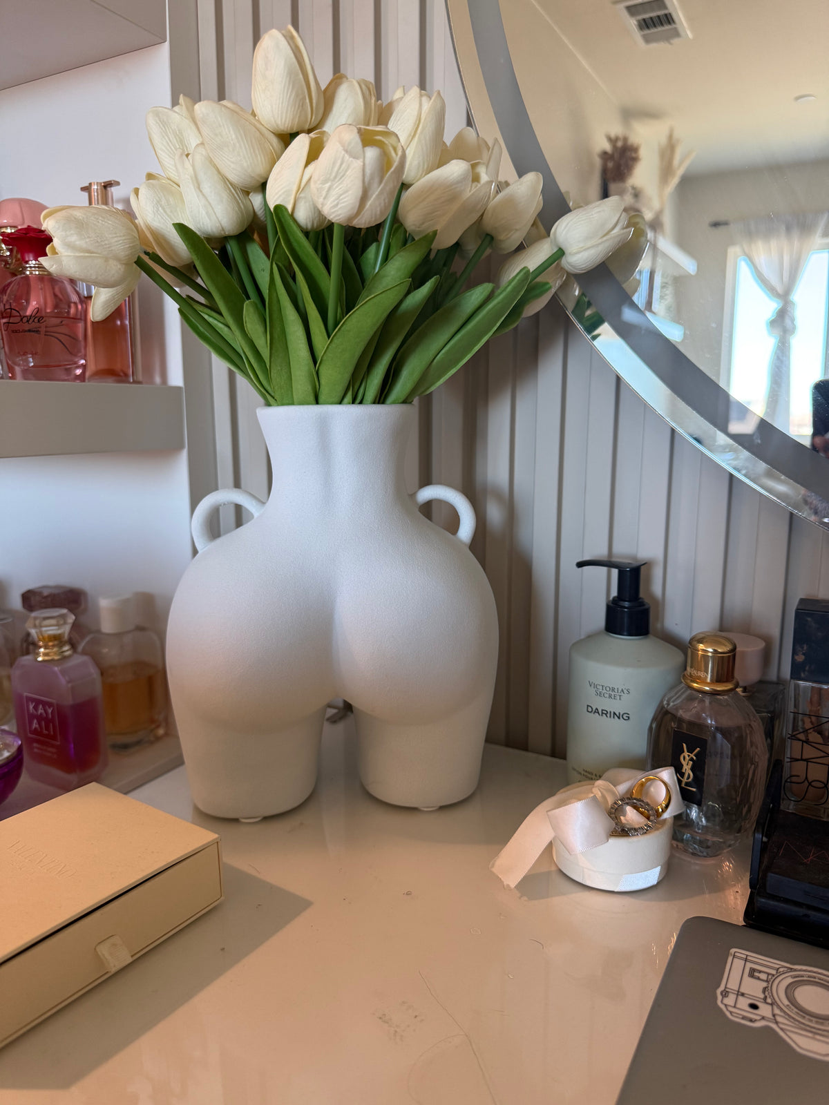 Curvature Ceramic Vase
